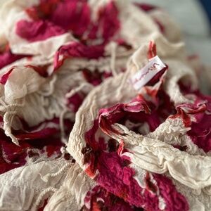 VISMAYA 100% wool floral stretch scarf/ wrap